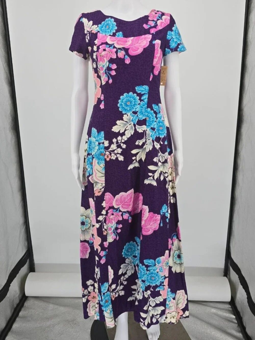 Vintage 1960s Ui-Maikai Hawaiian Aloha Wear Purple Floral Maxi Tiki Dress (S)